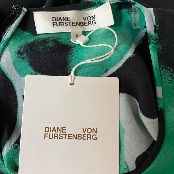 Bliss Gathered Printed Silk Crepe De Chine Midi Dress from DIANE VON FURSTENBERG - Picture 8 of 10